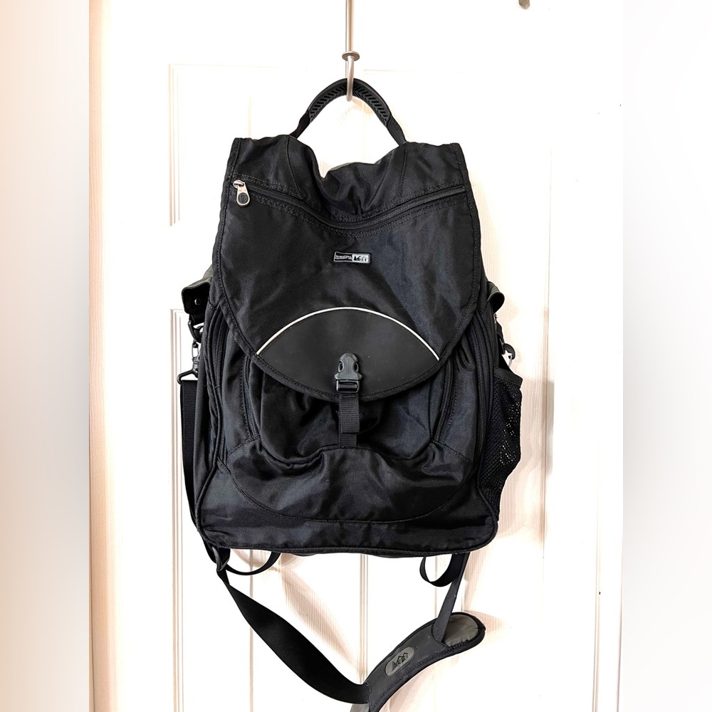 REI Co-Op Large Black Hiking Trail Camping College Work Travel Daypack Backpack